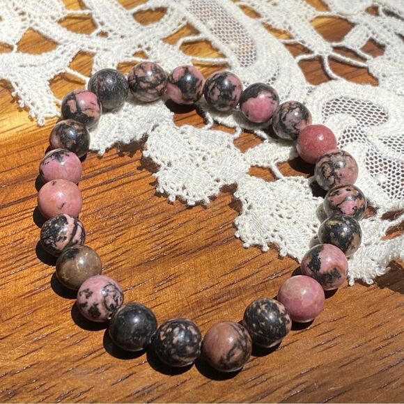 Rhodonite crystal bracelet // handmade // 7” elastic bracelet, genuine crystal - Picture 1 of 3